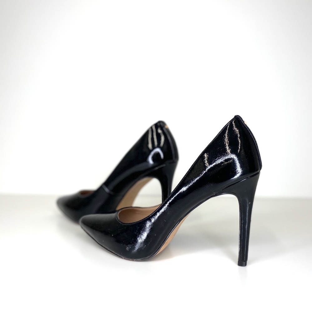 BCBG ENERATION MIDDEA POINTED TOE PUMP